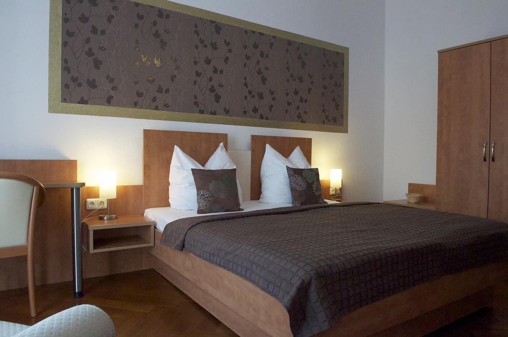 Hotel Vier Loewen Traben-Trarbach Habitación foto